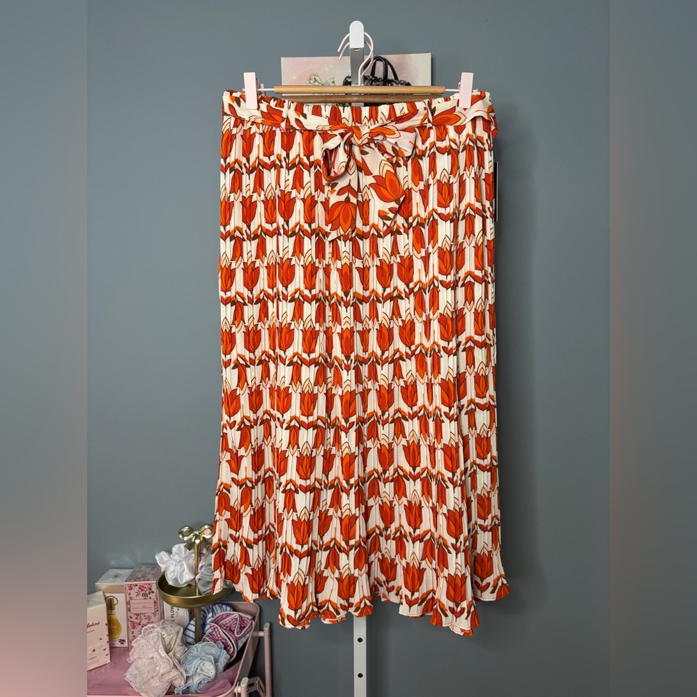 Mod Tulips Print Orange Floral Pleated Belted Maxi Skirt